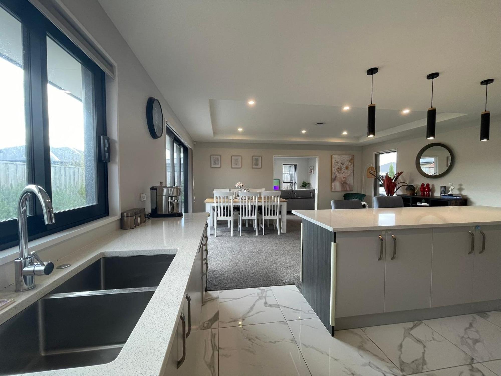 Luxury 4 Bedroom Family Retreat Holiday home Lincoln