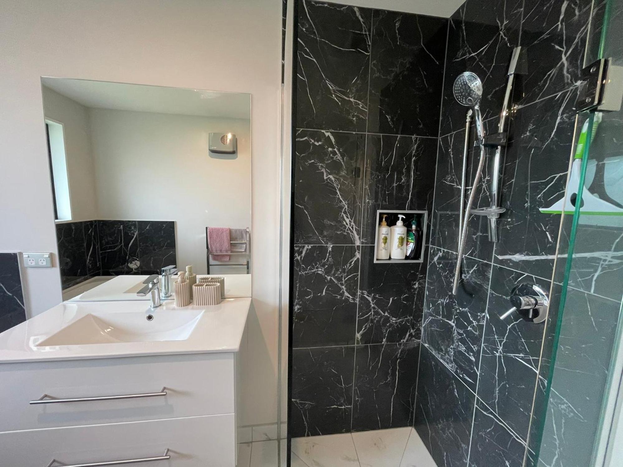 Luxury 4 Bedroom Family Retreat Lincoln
