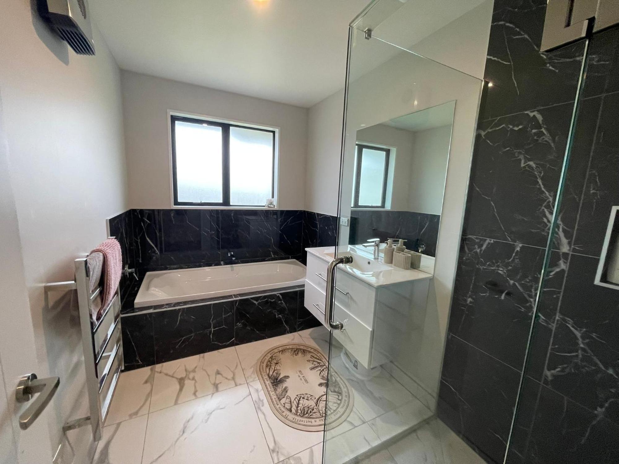Holiday home Luxury 4 Bedroom Family Retreat *